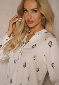 Renee - Jasnobeżowa Koszula z Drobnym Wzorem Paisley Irithe. Okazja: do pracy, na spotkanie biznesowe, na co dzień. Kolor: beżowy. Materiał: jeans. Długość rękawa: długi rękaw. Długość: długie. Wzór: paisley. Styl: casual, elegancki, biznesowy