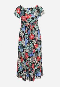 Born2be - Czarno-Zielona Sukienka z Wiskozy w Kwiaty Rozkloszowana Wiązana w Talii Quilbia. Okazja: na plażę, na spacer. Typ kołnierza: dekolt hiszpanka. Kolor: czarny. Materiał: wiskoza. Długość rękawa: krótki rękaw. Wzór: kwiaty. Sezon: lato #4