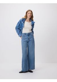 Reserved - Sweter z krótkim rękawem - złamana biel. Materiał: wiskoza, dzianina. Długość rękawa: krótki rękaw. Długość: krótkie #1