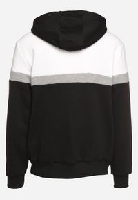 Born2be - Czarno-Biała Bluza o Prostym Kroju z Kapturem Zdobiona Nadrukiem Bonilie. Typ kołnierza: kaptur. Kolor: czarny. Materiał: tkanina. Wzór: aplikacja, nadruk #4