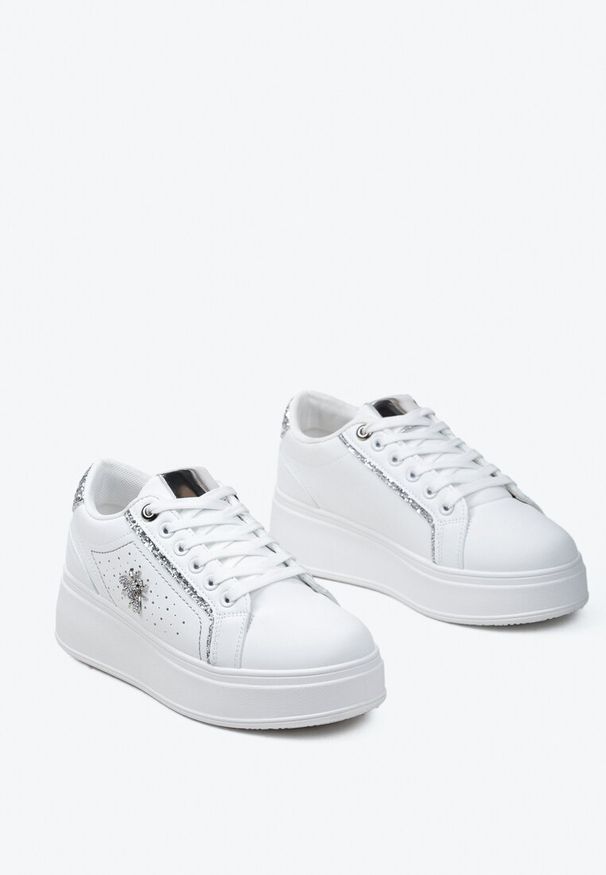 Renee - Białe Sneakersy na Platformie z Metaliczną Ozdobą w Kształcie Owada i Brokatem Lientia. Kolor: biały. Wzór: aplikacja. Sezon: lato. Obcas: na platformie