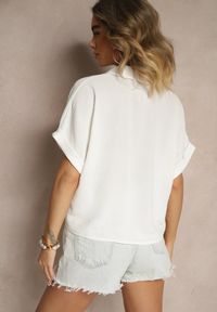 Renee - Biała Koszula o Kroju Oversize Natressa. Okazja: na co dzień, na spotkanie biznesowe. Typ kołnierza: kołnierzyk klasyczny. Kolor: biały. Materiał: jeans. Wzór: aplikacja. Styl: biznesowy, klasyczny, casual #4