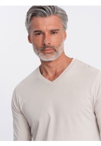 Ombre Clothing - Longsleeve męski bez nadruku z dekoltem w serek - jasnobeżowy V1 - Rozmiar: XXL. Okazja: na co dzień. Typ kołnierza: dekolt w serek. Kolor: beżowy. Materiał: materiał, bawełna. Długość rękawa: długi rękaw. Długość: długie. Wzór: gładki, jednolity. Styl: klasyczny, casual, elegancki #5