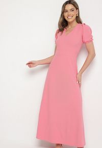 Born2be - Różowa Sukienka Rozkloszowana z Trójkątnym Dekoltem Efralinae. Okazja: na spacer, na imprezę. Kolor: różowy. Sezon: lato. Typ sukienki: rozkloszowane. Styl: klasyczny, elegancki #2