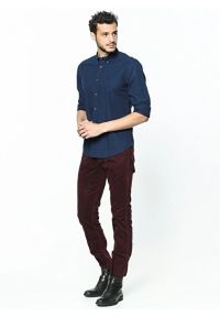 Wrangler - WRANGLER BUTTON-DOWN SHIRT MĘSKA KOSZULA MATERIAŁOWA DARK INDIGO W59245V1E. Typ kołnierza: button down. Materiał: materiał #4