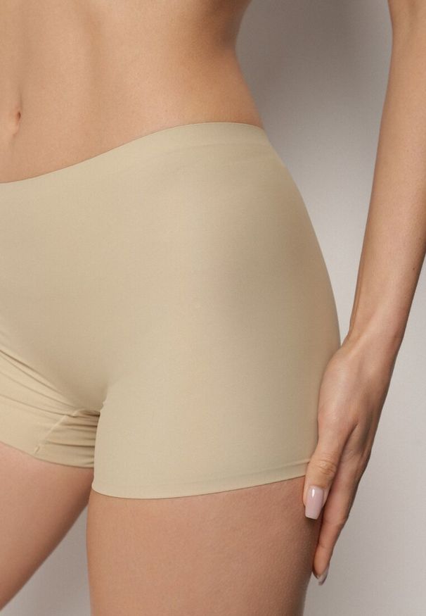 Born2be - Beżowe Majtki o Kroju Szortów Savidore. Kolor: beżowy