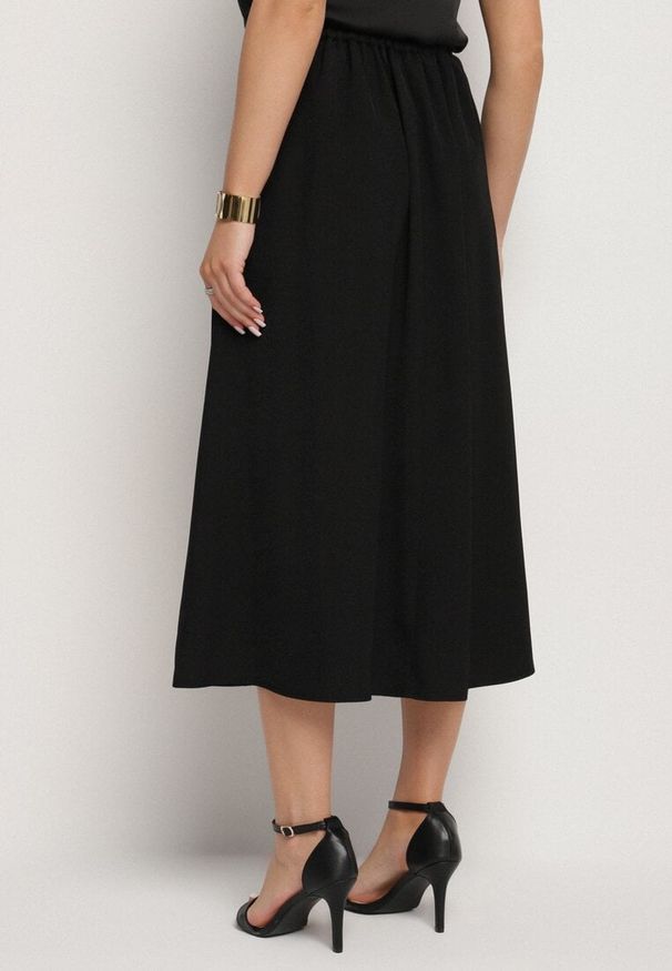 Born2be - Czarna Rozkloszowana Spódnica z Wiskozą i Wysokim Stanem Galio. Okazja: na co dzień. Stan: podwyższony. Kolor: czarny. Materiał: wiskoza. Styl: elegancki, casual