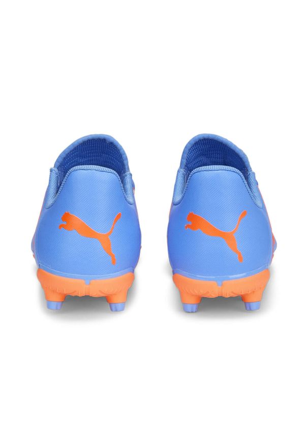 Buty piłkarskie dla dzieci Puma Future Play Fgag JR. Zapięcie: sznurówki. Kolor: wielokolorowy, pomarańczowy, żółty, biały, niebieski. Materiał: materiał, syntetyk. Szerokość cholewki: normalna. Sport: piłka nożna
