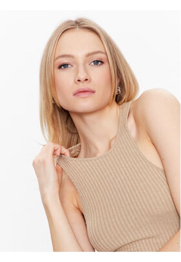 Guess Top Dionne W3GP22 KBPF0 Beżowy Slim Fit. Kolor: beżowy. Materiał: syntetyk