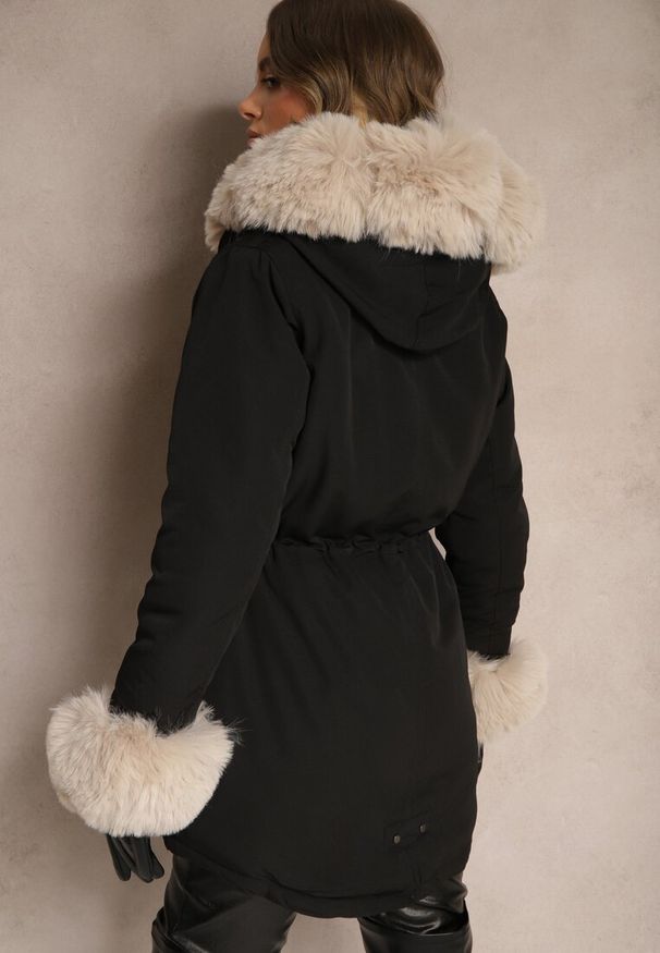 Renee - Czarno-Beżowa Kurtka Parka z Futerkiem i Szerokim Kapturem Florion. Okazja: na co dzień. Kolor: czarny. Materiał: futro. Wzór: aplikacja. Sezon: zima. Styl: casual