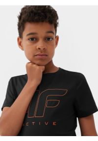 4f - Koszulka sportowa szybkoschnąca chłopięca. Kolor: czarny. Materiał: włókno, skóra. Wzór: napisy #2