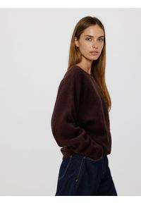 Reserved - Sweter z domieszką wełny - ciemnobrązowy. Kolor: brązowy. Materiał: wełna