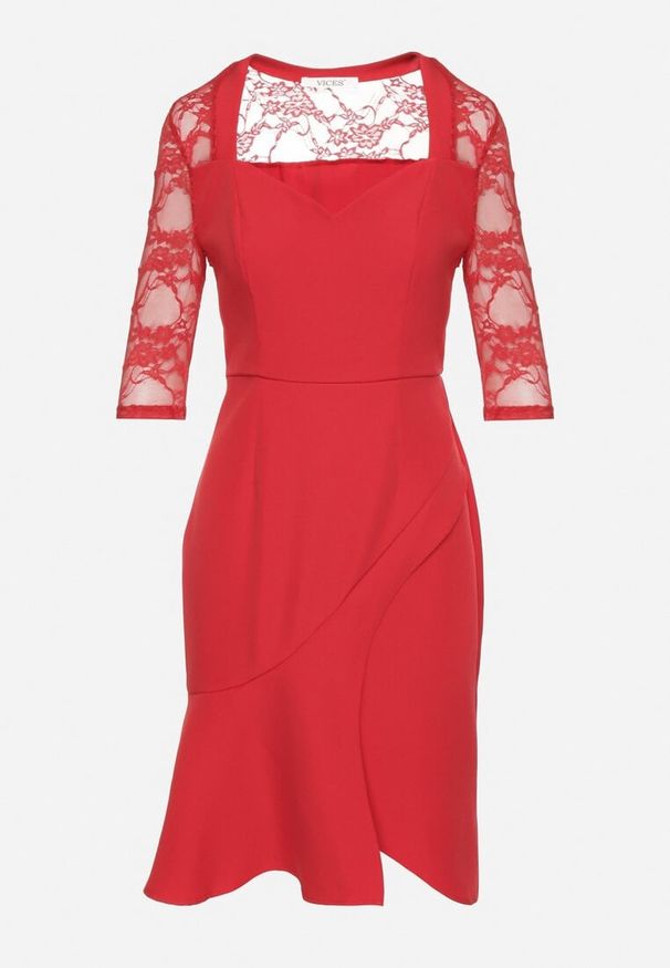 Born2be - Czerwona Asymetryczna Sukienka Vices o Dopasowanym Kroju z Koronką Natifese. Okazja: na co dzień. Typ kołnierza: dekolt kwadratowy. Kolor: czerwony. Materiał: koronka. Wzór: koronka. Typ sukienki: asymetryczne. Styl: klasyczny, casual, elegancki