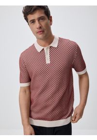 Reserved - Bawełniany sweter polo - czerwony. Typ kołnierza: polo. Kolor: czerwony. Materiał: bawełna