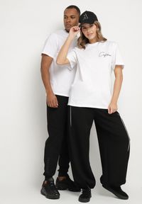 Born2be - Biała Koszulka Bawełniana z Napisem Sunvielle. Okazja: na co dzień. Kolor: biały. Materiał: bawełna. Wzór: napisy. Styl: klasyczny, casual #6