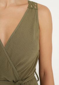 Born2be - Zielony Kopertowy Kombinezon z Ażurowym Tyłem i Szerokimi Nogawkami Marilna. Okazja: na co dzień. Kolor: zielony. Długość rękawa: na ramiączkach. Wzór: ażurowy. Styl: casual #7