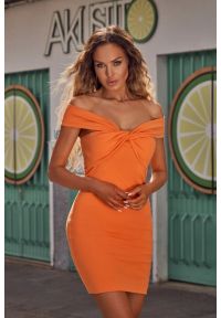 Sukienki.shop - Sukienka hiszpanka dopasowana bandażowa mini czarna. Typ kołnierza: dekolt hiszpanka. Kolor: czarny. Materiał: dzianina, bawełna. Długość: mini #2