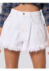 Sinsay - Szorty jeansowe o luźnym kroju high waist - biały. Stan: podwyższony. Kolor: biały. Materiał: jeans