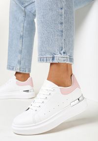 Born2be - Biało-Różowe Sneakersy Ohei. Nosek buta: okrągły. Kolor: biały. Materiał: materiał. Szerokość cholewki: normalna. Wzór: aplikacja, kolorowy #1