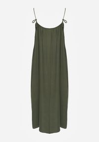 Born2be - Zielona Pudełkowa Sukienka Boho z Wiskozy na Ramiączkach z Ozdobnymi Koralikami Erane. Okazja: na co dzień. Kolekcja: plus size. Kolor: zielony. Materiał: wiskoza. Długość rękawa: na ramiączkach. Typ sukienki: proste, dla puszystych. Styl: boho #2