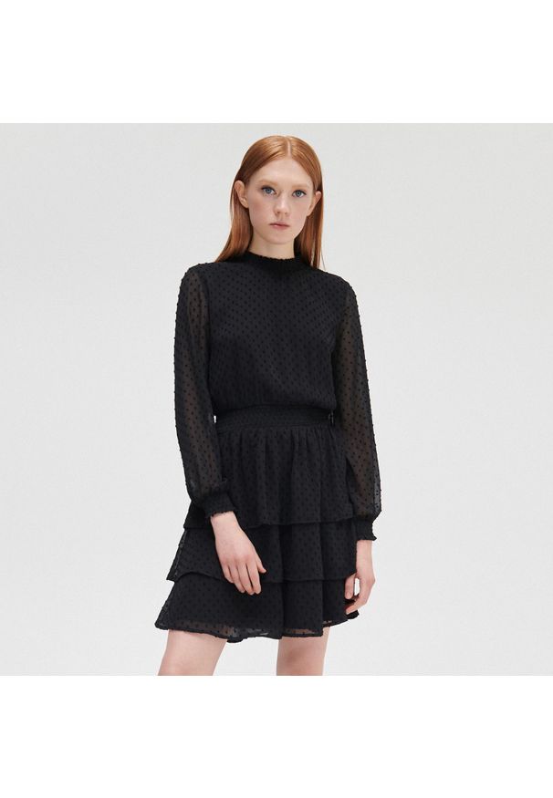 Cropp - Szyfonowa sukienka mini - Czarny. Kolor: czarny. Materiał: szyfon. Długość: mini
