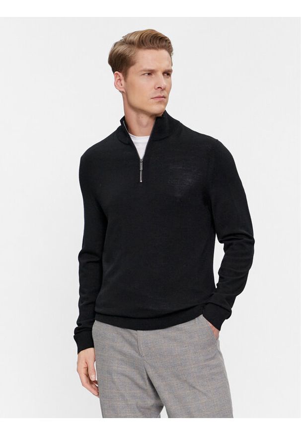 Calvin Klein Sweter K10K110421 Czarny Regular Fit. Kolor: czarny. Materiał: wełna