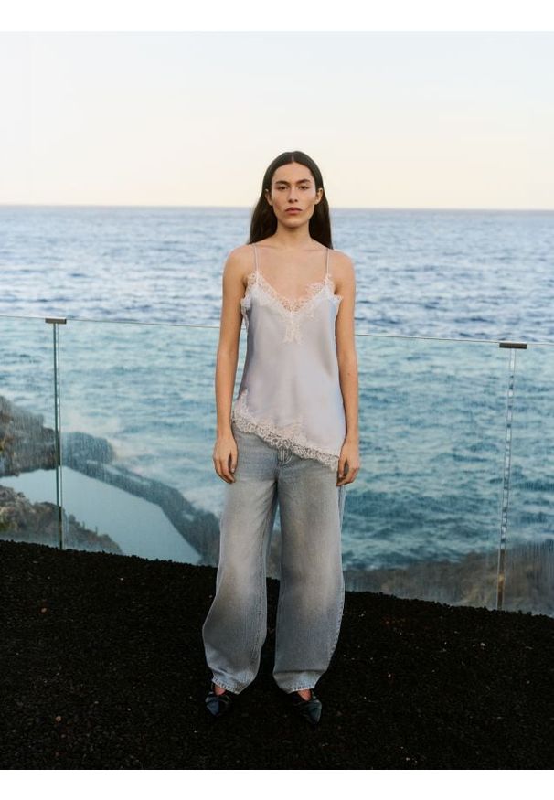 Reserved - Jeansy barrel leg - niebieski. Kolor: niebieski