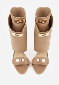 Renee - Brązowe Sandały Typu Botki z Metalicznymi Klamrami Zaehlyss. Zapięcie: klamry. Kolor: brązowy. Materiał: skóra, lakier. Styl: rockowy, wizytowy #4