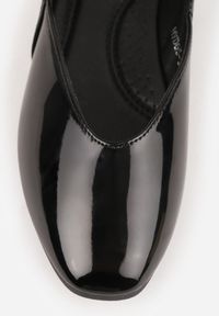 Born2be - Czarne Błyszczące Balerinki Vices z Paskiem z Klamerką Zdobione Przeszyciem Desilita. Okazja: na co dzień. Nosek buta: okrągły. Zapięcie: pasek. Kolor: czarny. Wzór: aplikacja. Materiał: jeans. Obcas: na obcasie. Styl: casual, elegancki. Wysokość obcasa: niski #4