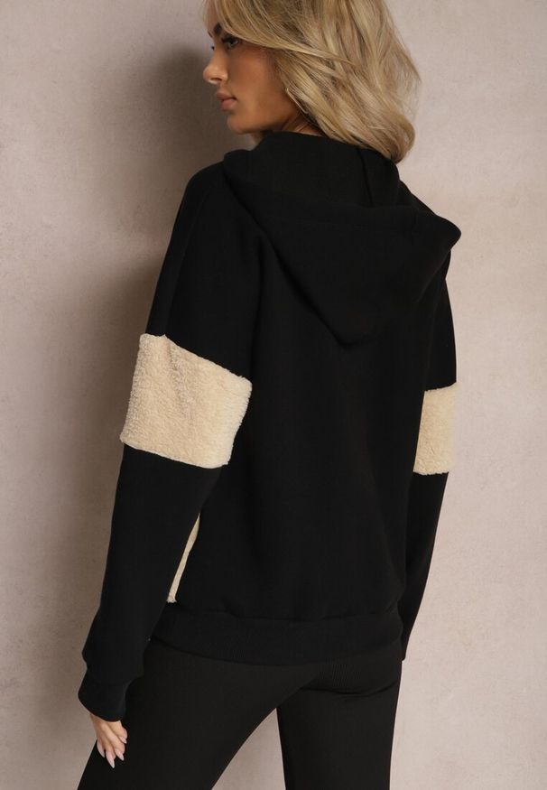 Renee - Czarna Bawełniana Bluza z Kapturem ze Ściągaczami i Polarem Eurynia. Typ kołnierza: kaptur. Kolor: czarny. Materiał: polar, bawełna. Wzór: aplikacja