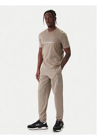 EA7 Emporio Armani Spodnie dresowe 7M001316 AF13512 U6167 Beżowy Regular Fit. Kolor: beżowy. Materiał: bawełna #4