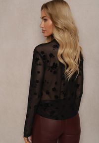 Renee - Czarna Bluzka z Bawełną i Prześwitującymi Rękawami w Kwiaty Norinda. Kolor: czarny. Materiał: bawełna. Wzór: kwiaty. Styl: elegancki