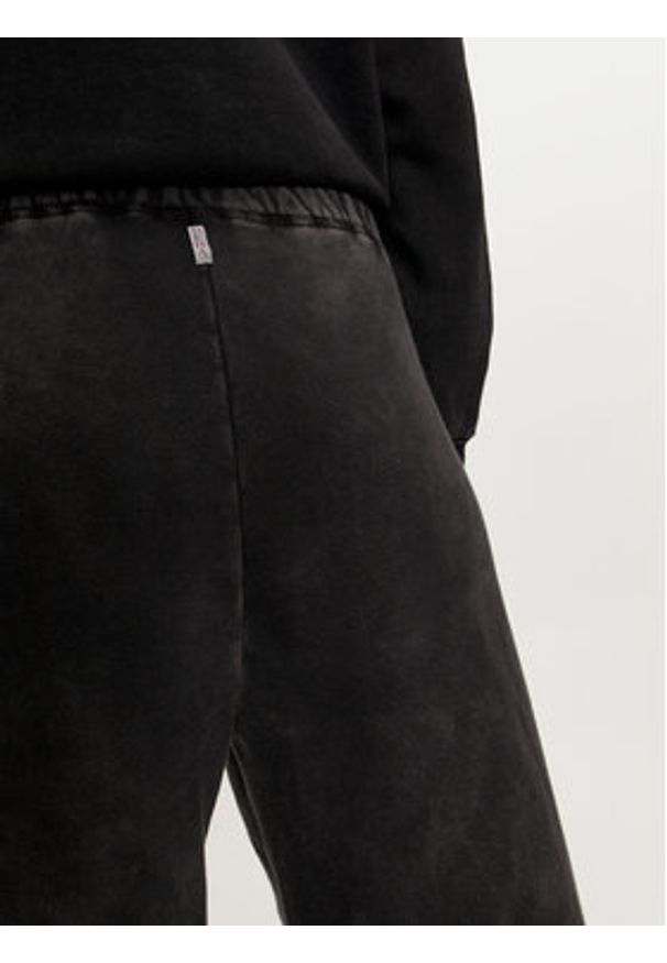 Deha Spodnie dresowe C12175 Czarny Relaxed Fit. Kolor: czarny. Materiał: bawełna
