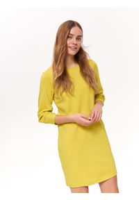 TOP SECRET - Dzianinowa sukienka z ozdobnymi rękawami. Okazja: na co dzień. Kolor: żółty. Materiał: dzianina. Wzór: gładki. Sezon: zima, jesień. Typ sukienki: proste. Styl: casual #6