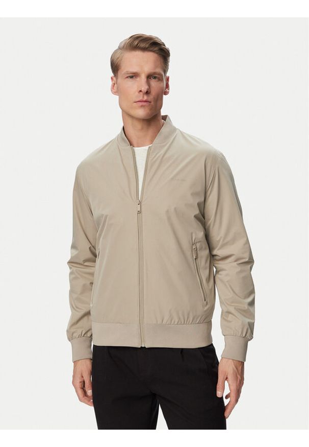 Calvin Klein Kurtka bomber LV040FM512 Beżowy Regular Fit. Kolor: beżowy. Materiał: syntetyk