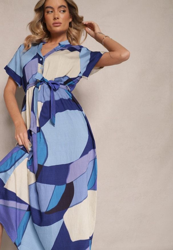 Renee - Niebieska Wiskozowa Sukienka Koszulowa z Paskiem w Geometryczny Print Falintia. Okazja: na co dzień. Typ kołnierza: dekolt w kształcie V. Kolor: niebieski. Materiał: wiskoza. Długość rękawa: krótki rękaw. Wzór: nadruk, geometria. Typ sukienki: koszulowe. Styl: klasyczny, casual