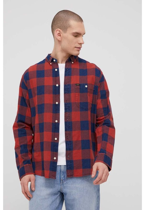 Lee koszula z domieszką lnu męska kolor czerwony relaxed z kołnierzykiem button-down. Typ kołnierza: button down. Kolor: czerwony. Materiał: len. Długość rękawa: długi rękaw. Długość: długie