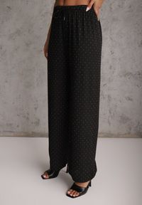 Renee - Czarny Oversizowy Komplet Zdobiony Cyrkoniami T-shirt i Spodnie Arnateia. Kolor: czarny. Wzór: aplikacja #5