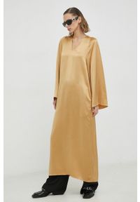 By Malene Birger sukienka Brynn kolor żółty maxi prosta. Okazja: na co dzień. Kolor: żółty. Materiał: tkanina, satyna, materiał, acetat. Długość rękawa: długi rękaw. Wzór: ze splotem. Typ sukienki: proste. Styl: casual. Długość: maxi #1