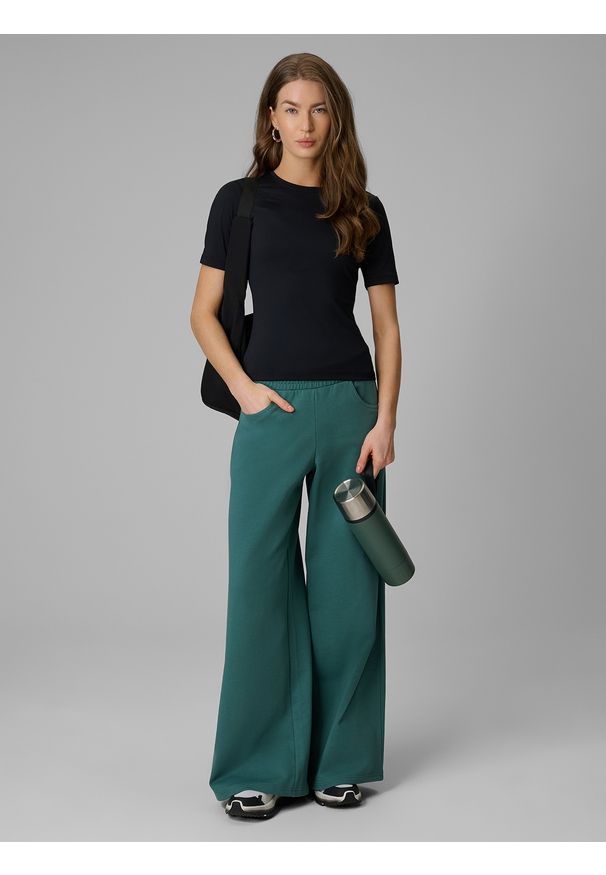 4f - 4F T-shirt slim gładki damski - czarny XS. Okazja: na co dzień. Kolor: czarny. Materiał: materiał, syntetyk. Wzór: gładki. Styl: casual