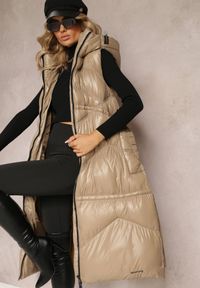 Renee - Beżowa Długa Kamizelka Pikowana z Kapturem Azalira. Typ kołnierza: kaptur. Kolor: beżowy. Długość: długie. Wzór: aplikacja. Styl: elegancki #1