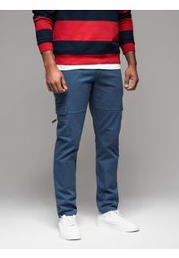 Ombre Clothing - Męskie spodnie cargo STRAIGHT LEG z zapinanymi na zamek kieszeniami – ciemnoniebieskie V1. Kolor: niebieski. Materiał: bawełna, elastan, materiał. Styl: elegancki #7