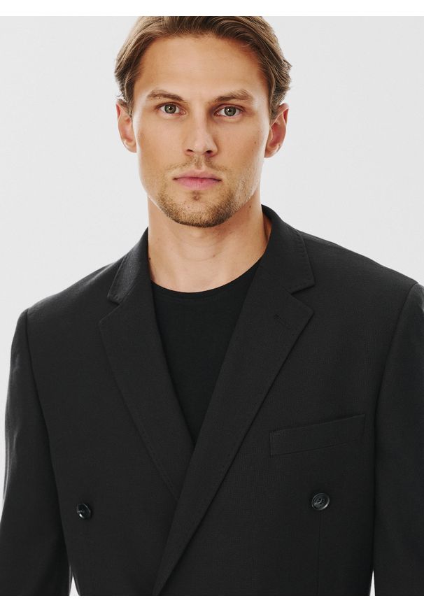 Pako Lorente - PAKO LORENTE – Czarna dwurzędowa marynarka męska. Okazja: na co dzień. Kolor: czarny, niebieski. Materiał: poliester, wiskoza, elastan. Wzór: gładki. Styl: casual