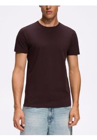 Reserved - T-shirt slim z bawełny pima - ciemnobrązowy. Kolor: brązowy. Materiał: bawełna