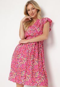 Born2be - Różowa Wiskozowa Kopertowa Sukienka Wiązana Materiałowym Sznurkiem z Gumką w Talii Zanlea. Typ kołnierza: dekolt w kształcie V. Kolor: różowy. Materiał: wiskoza, materiał. Długość rękawa: krótki rękaw. Sezon: lato. Typ sukienki: kopertowe #5