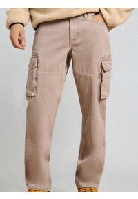 Sinsay - Jeansy cargo - beżowy. Kolor: beżowy #1