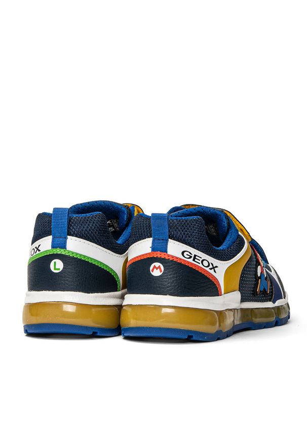 Geox - Sneakersy dziecięce granatowe GEOX J Android B. A Super Mario. Kolor: niebieski. Materiał: materiał. Sport: bieganie