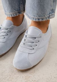 Renee - Niebieskie Sneakersy Kultowe Tenisówki Y2K z Imitacji Zamszu Nerialle. Kolor: niebieski. Materiał: zamsz #9