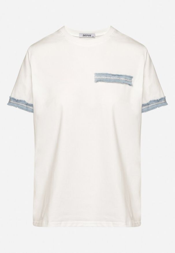 Born2be - Biała Bluzka Oversize z Bawełny z Krótkim Rękawem i Ozdobnymi Lamówkami Calnil. Okazja: na co dzień. Kolor: biały. Materiał: bawełna. Długość rękawa: krótki rękaw. Długość: krótkie. Styl: klasyczny, casual, elegancki