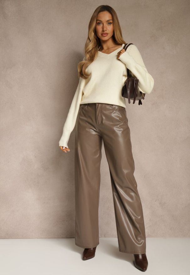 Renee - Jasnobeżowy Sweter z Dodatkiem Kaszmiru i Trójkątnym Dekoltem Silefera. Okazja: na co dzień. Kolor: beżowy. Materiał: kaszmir. Styl: casual, elegancki